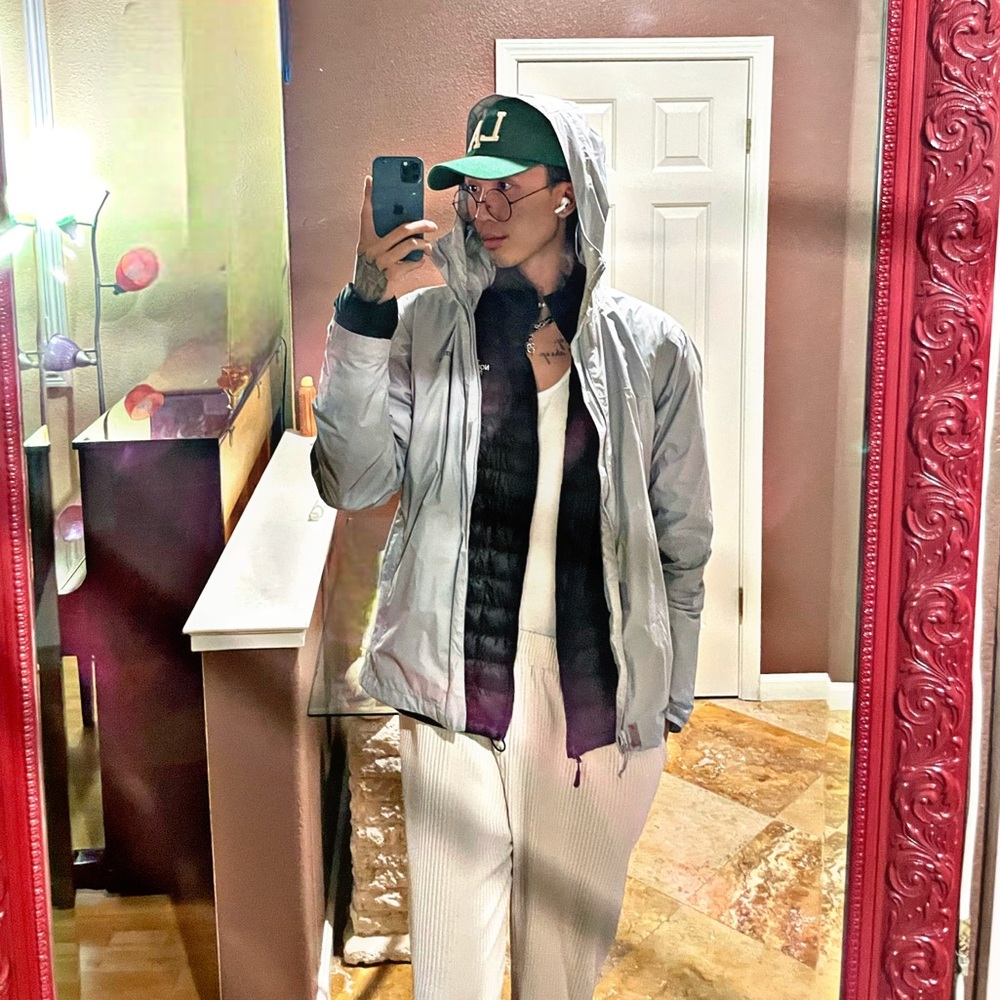 Silver/Gray Columbia Windbreaker . Medium